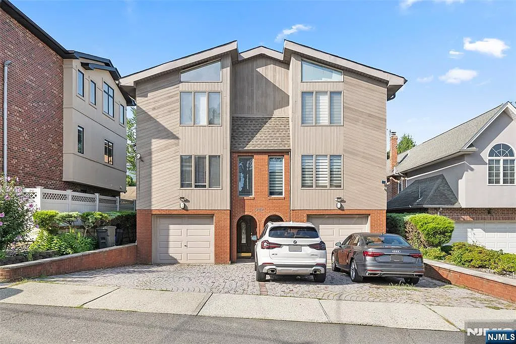 3 bed, 3.5 bath, $4,250 — Photo 1