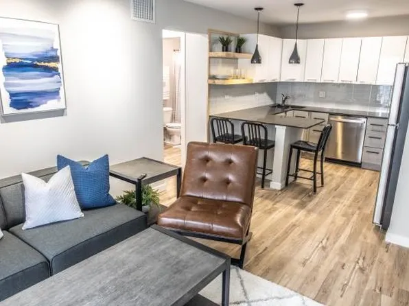 309 E White St, Champaign, IL