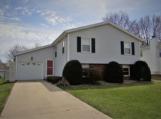 2401 Rainbow Ave, Bloomington, IL 61704