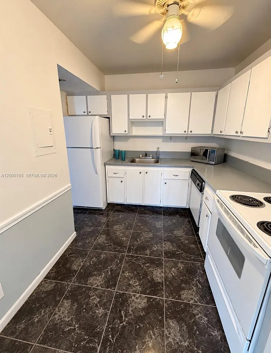 Crestview Towers Condo — Photo 3