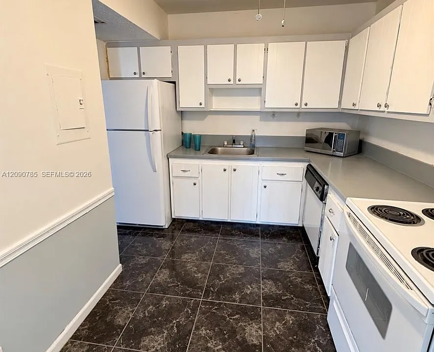 2025 NE 164th St #819