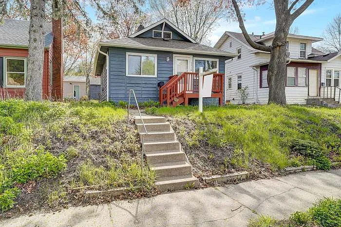 3510 Newton Ave N — Photo 2