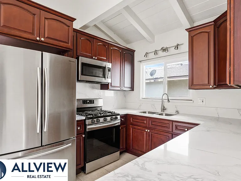 203 Oswego Ave — Photo 8
