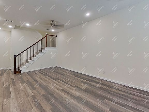 4th image of 16032 Doe Lake Dr