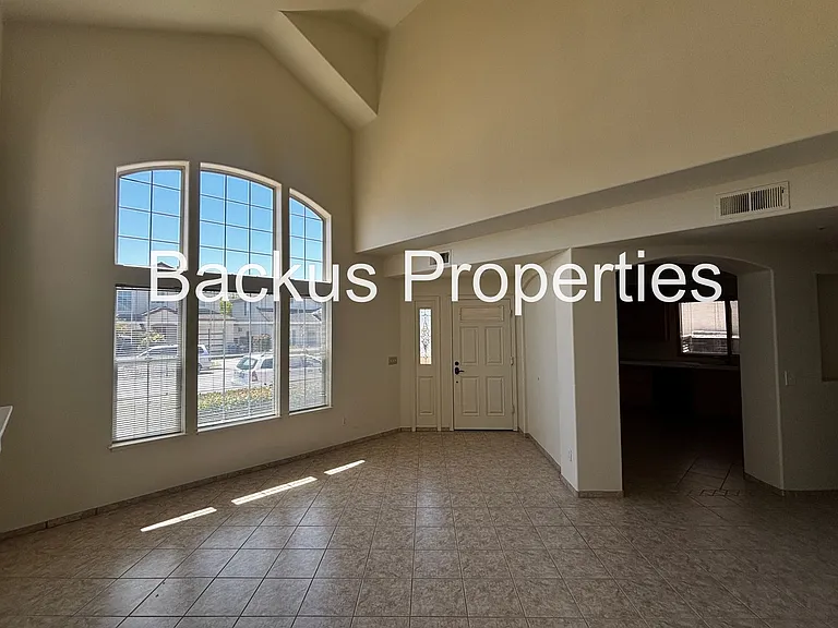 1065 Kensington Way — Photo 5