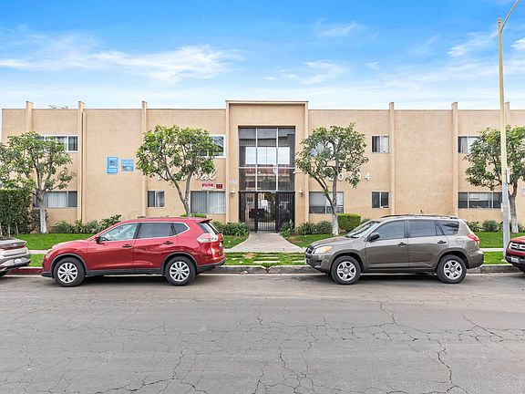3rd image of 20404 Cohasset St APT 5