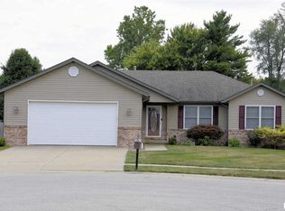 1800 Persimmon Ave, Chatham, IL 62629