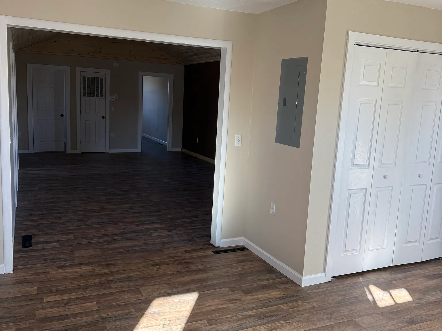 216 Broadway Ave — Photo 3