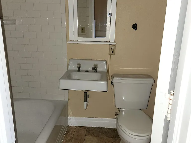 619 Main St — Photo 3