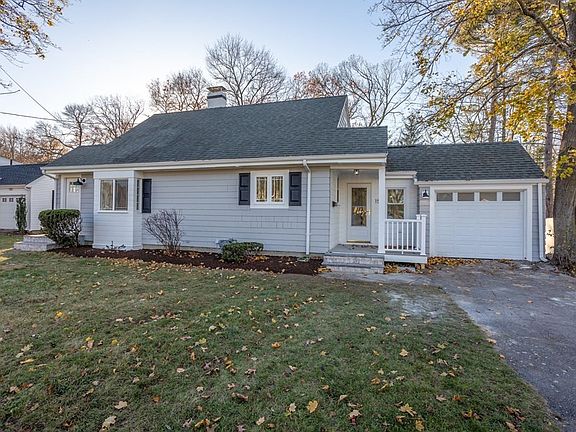 2nd image of 15 Aster Cir