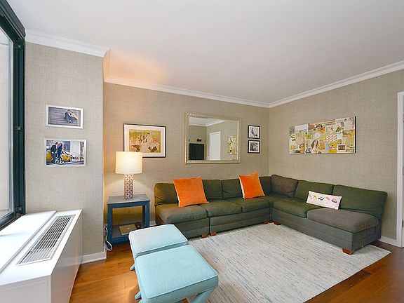 5th image of 304 E 65th St APT 4A