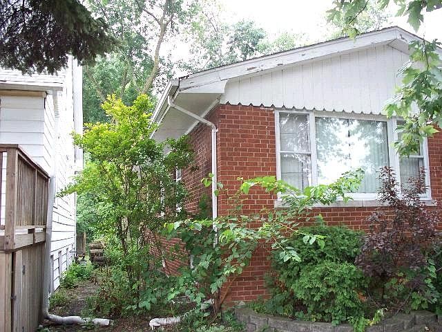 2nd image of 315 Warren St