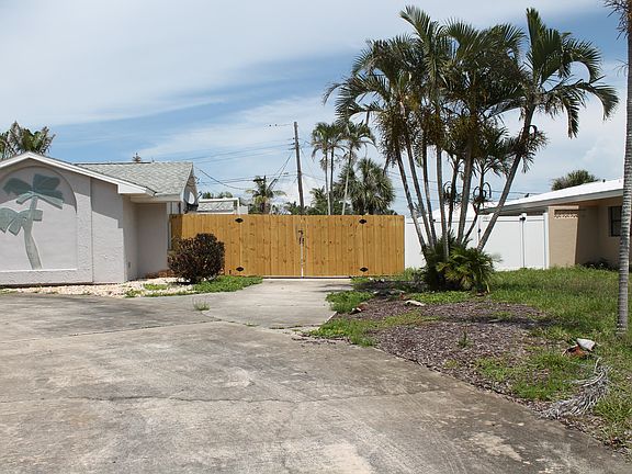 2nd image of 323 Banyan Way