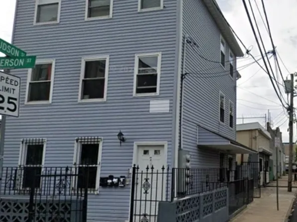 32 Dickerson St, Newark, NJ 07103