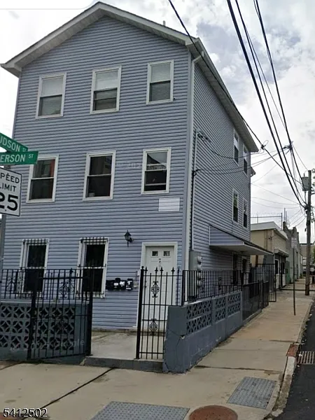 32 Dickerson St photo 1