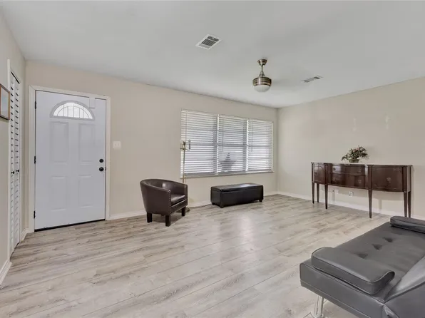 930 Creager St, Houston, TX 77034