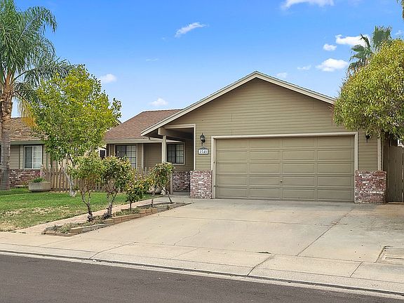 3rd image of 2748 Lindbrook Dr