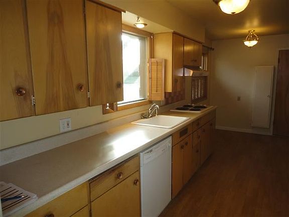 2nd image of 5711 N Sutherlin St