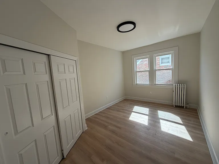 17 Conover Ave #1L — Photo 4