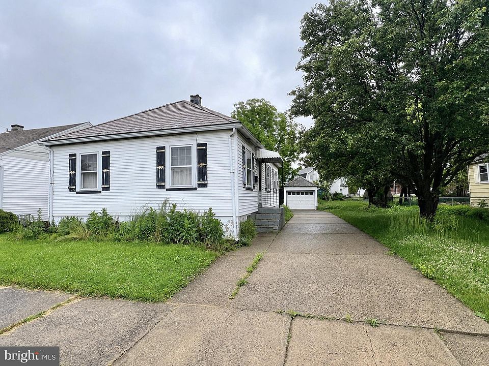 1st image of 830 Miller St