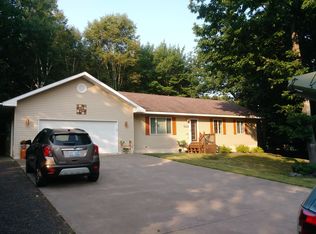 2106 Hunters Ln, Houghton, MI 49931