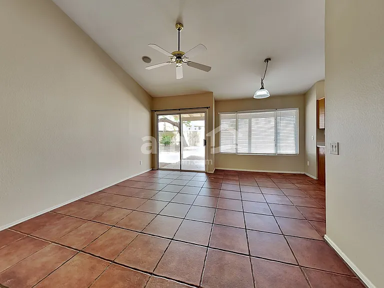 1214 E Artesian Way — Photo 8