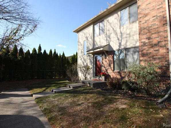 40831 Highpointe Dr, Clinton Township, MI 48038