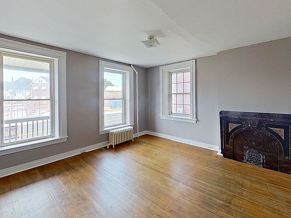 3rd image of 409 Carlisle St Floor 1