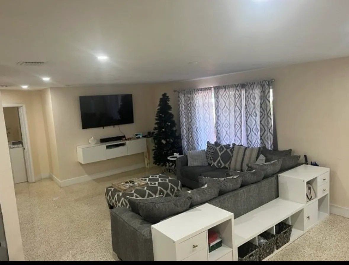 4 bed, 1830 sqft, $3,850 — Photo 2