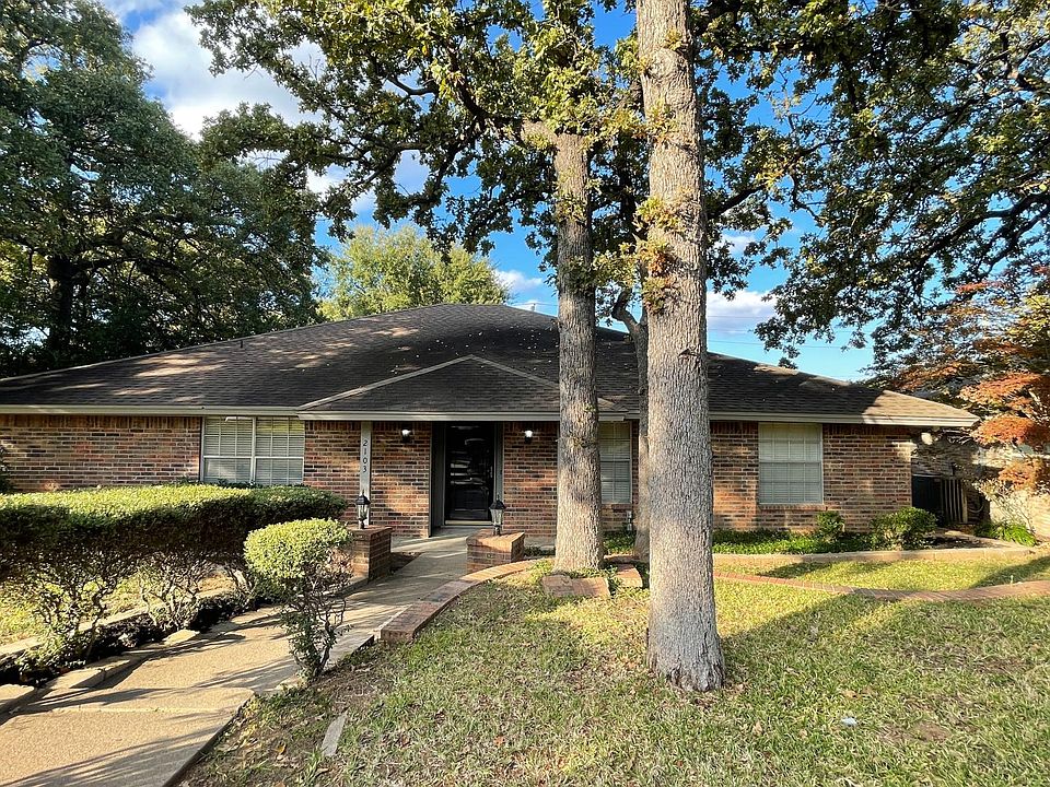 1st image of 2103 Castle Oaks Dr