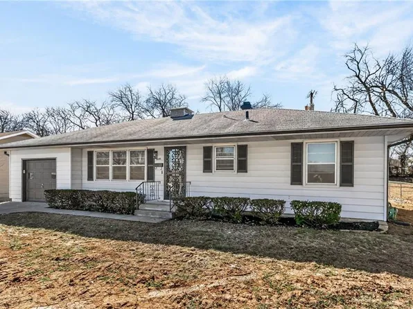 9005 E 84th St, Raytown, MO 64138