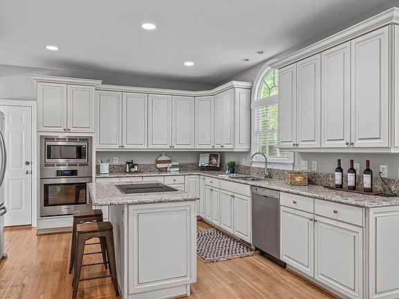 3rd image of 102 Ellsworth Pl