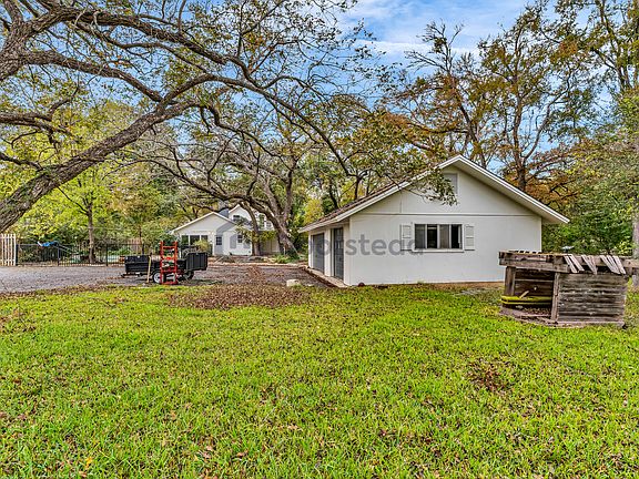 4th image of 1905 Great Oaks Dr