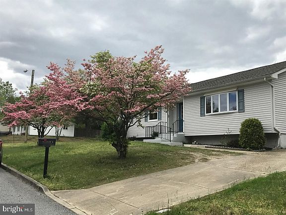 3rd image of 701 Concord Dr
