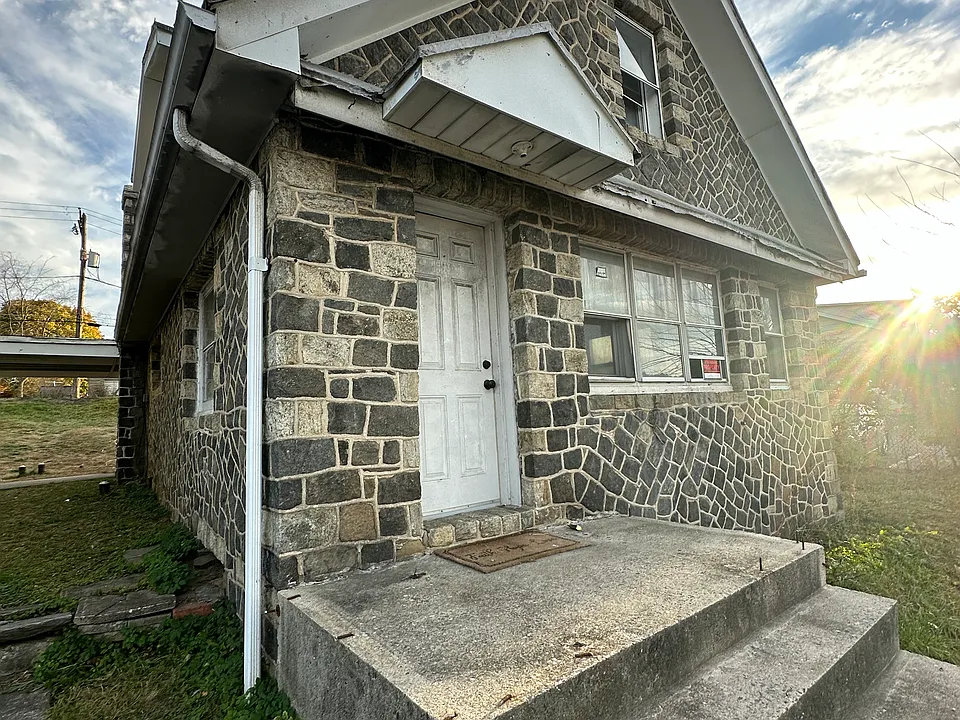 207 Route 61 S