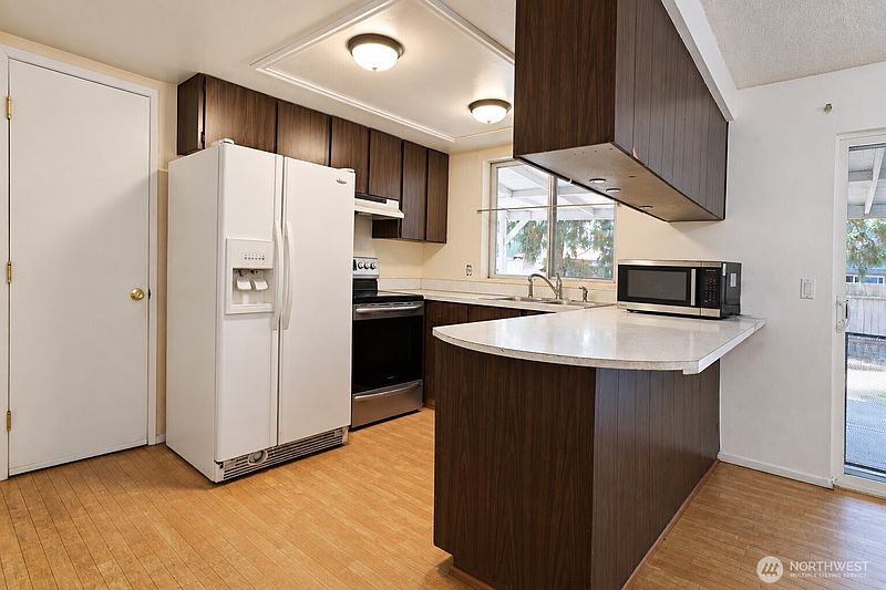 4th image of 11375 Elder Avenue SW