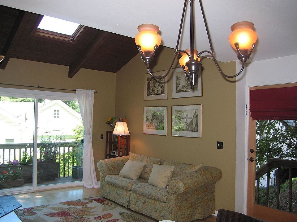 Living Room/Vaulted Ceiling