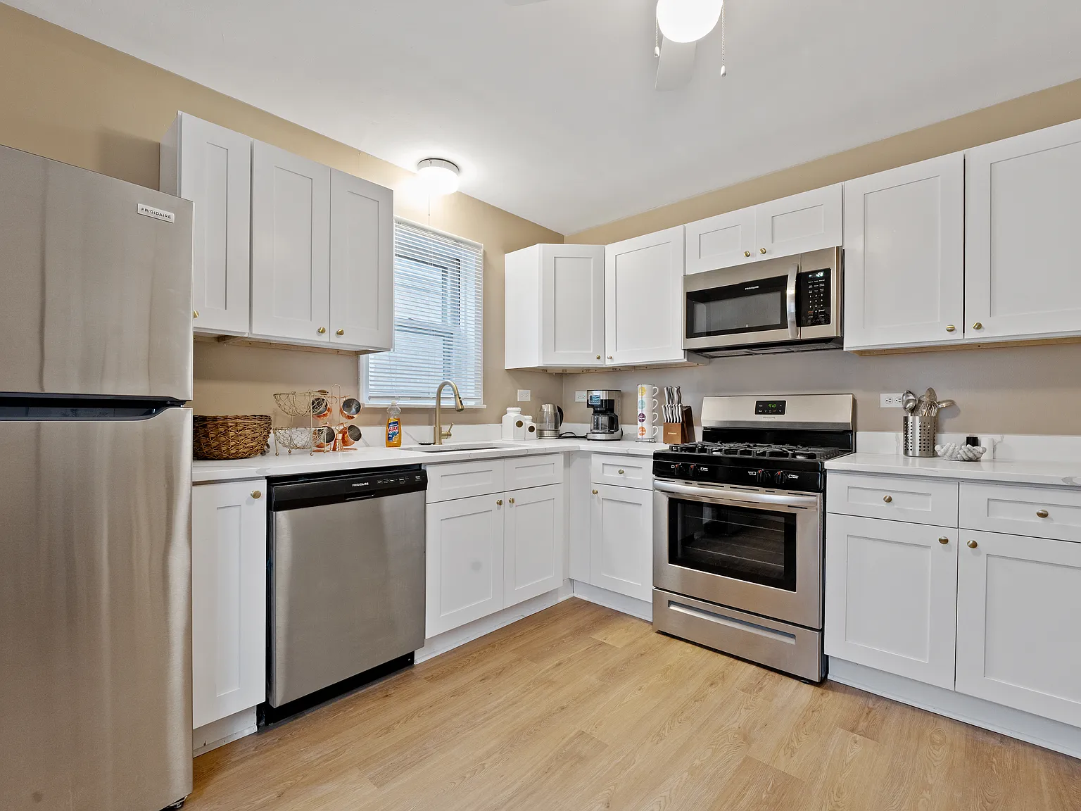 4 bed, 1500 sqft, $8,100 — Photo 4