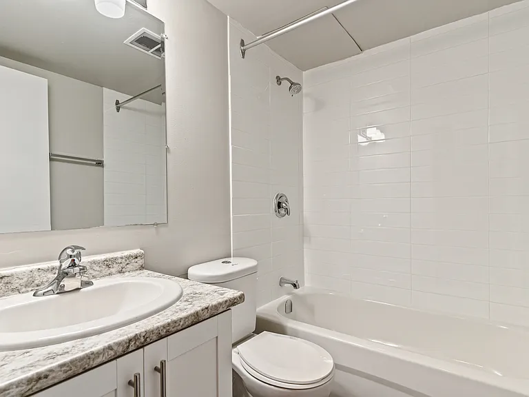 342 15th Ave SW #406 — Photo 2