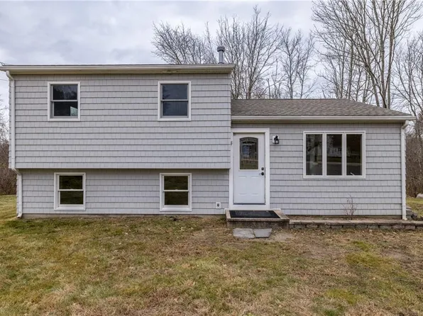 4 Shetland Dr, Bradford, RI 02808