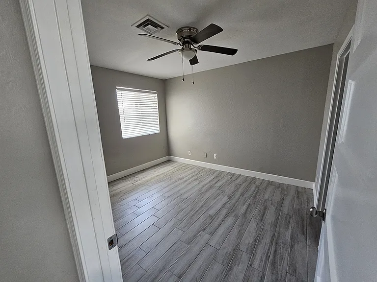 E Peppertree Ave — Photo 6