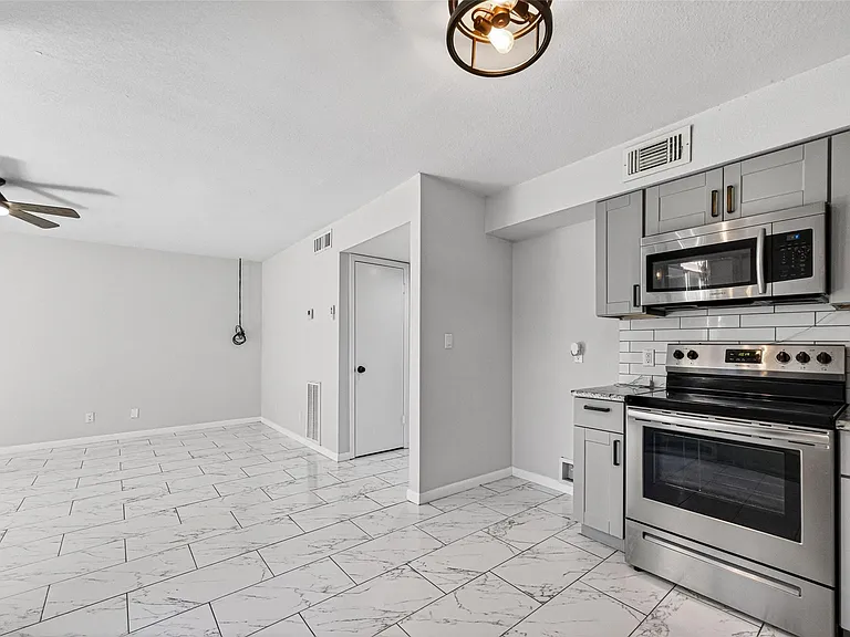 8046 Ellinger Ln — Photo 13