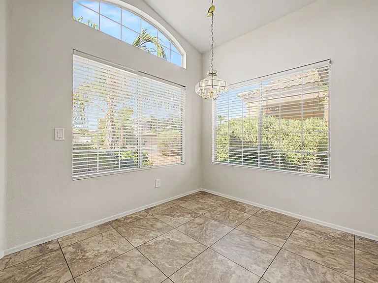 7435 W Louise Dr — Photo 7