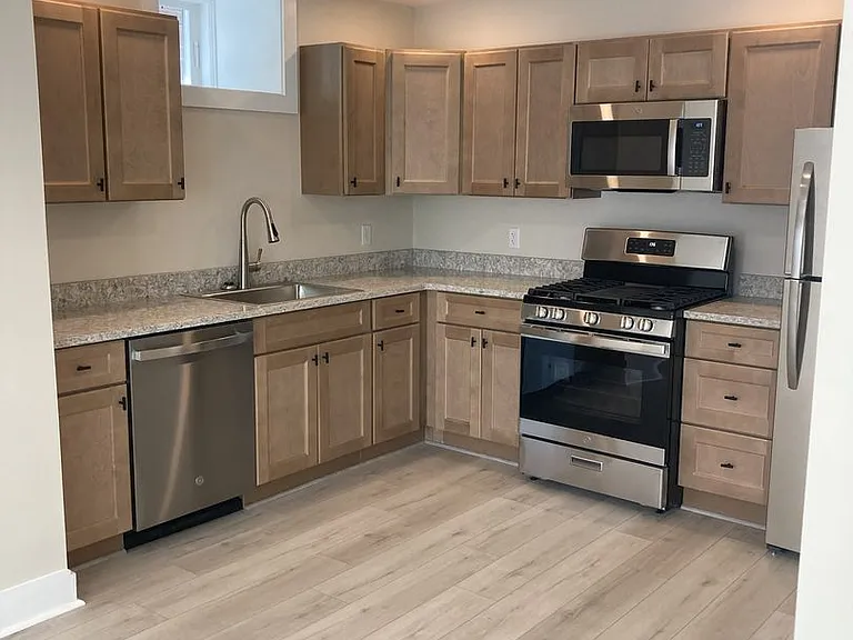 824 E High St — Photo 6