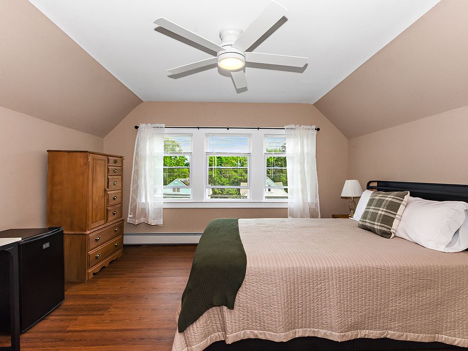 Third floor guest room