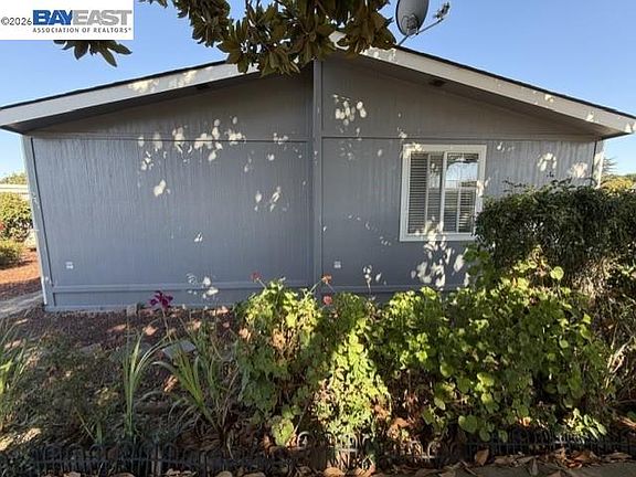 2nd image of 241 Jamaica Cir