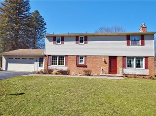 42 Parkridge Dr, Pittsford, NY 14534