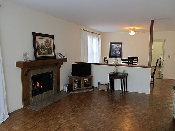 2nd image of 42 White Oak Cir