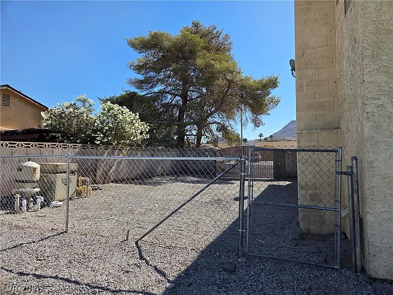 1745 Mount Hood St — Photo 60