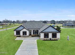 13990 Hummingbird Ln, Gulfport, MS 39503